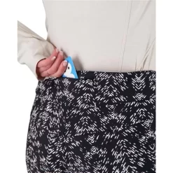 Obermeyer Printed Bond Pant - Women's -Obermeyer Apparel Shop fw22 1504421103 s05 moddet1